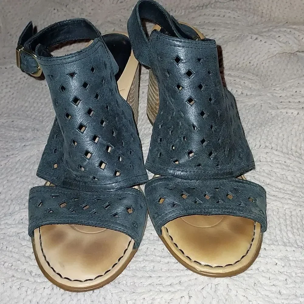 Born Platform Pumps Heels shoes 8M